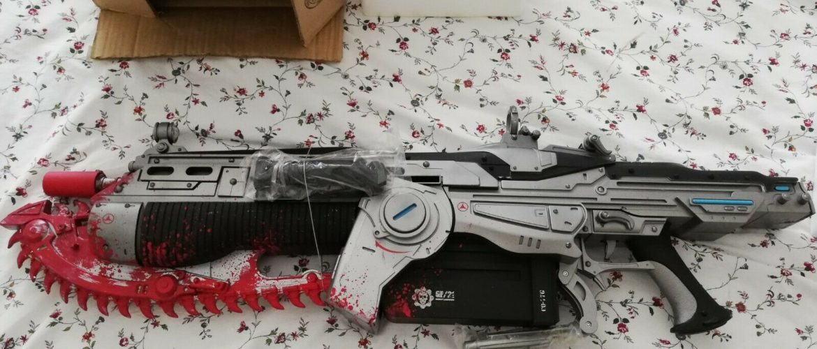 GADGET – Gears Of War Lancer Replica Neca – NEW
