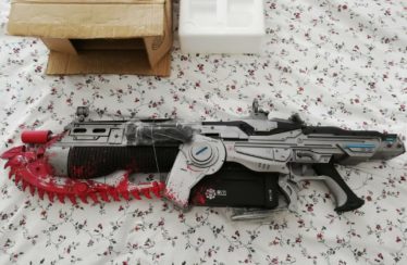 GADGET – Gears Of War Lancer Replica Neca – NEW